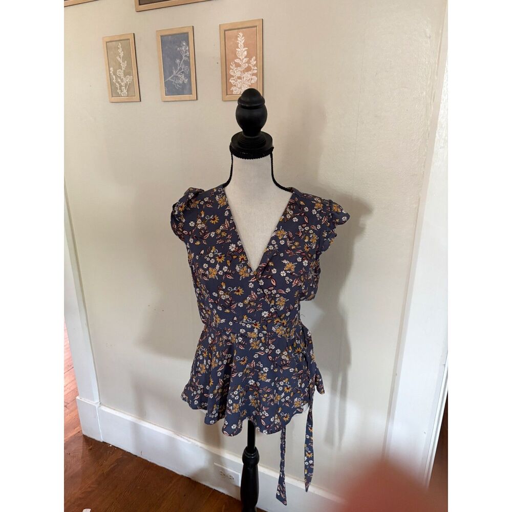 Monteau Los Angeles Floral Wrap Peplum Top Size M Flutter Sleeves